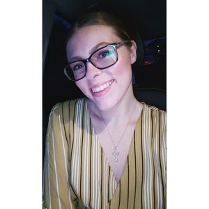 Meet your Posher, Adrianna